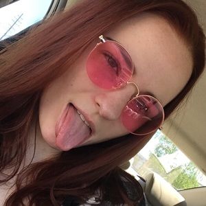 Meet your Posher, Eva